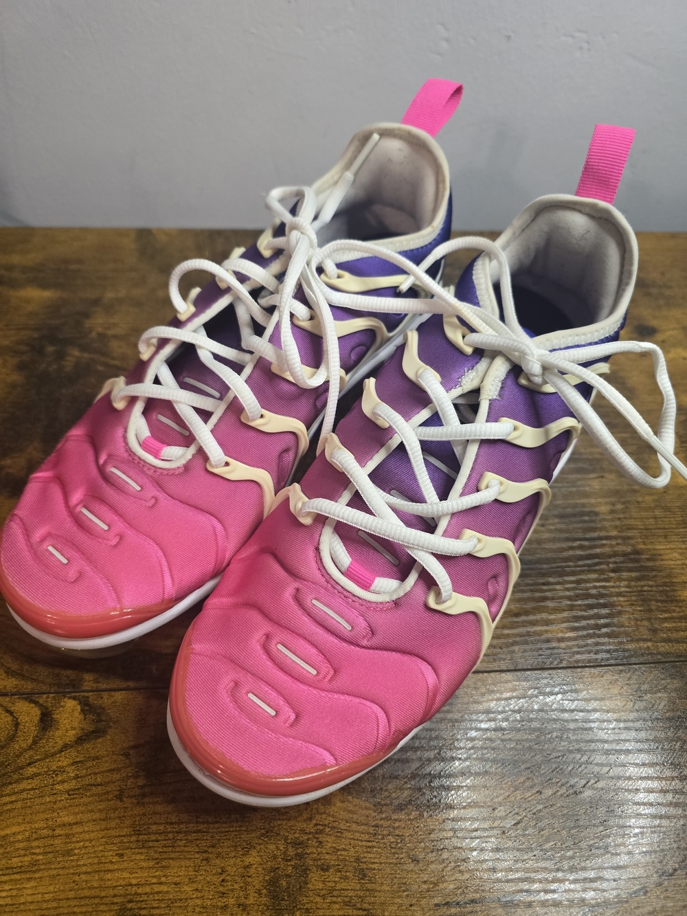 Nike Air VaporMax Plus Fire Pink Hyper Violet Womens Size 8 DC2044-900
